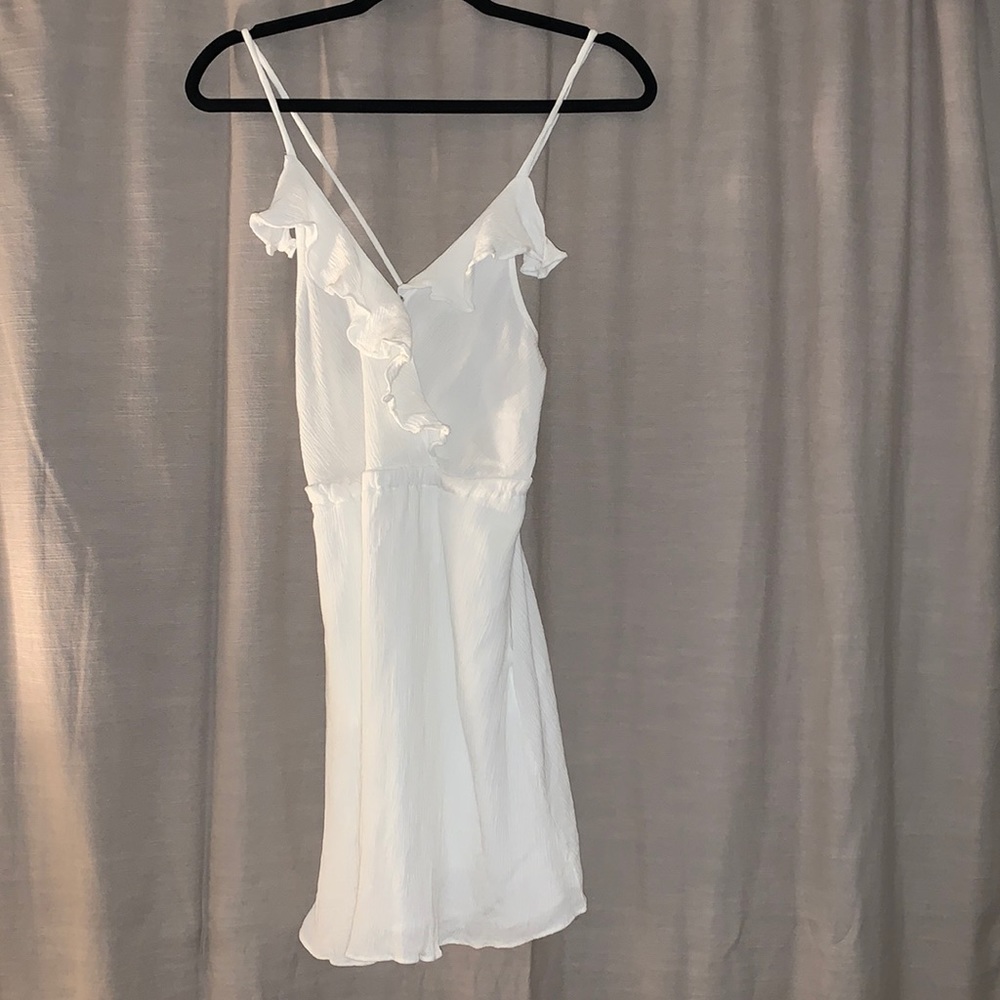 BCBG white dress w pockets